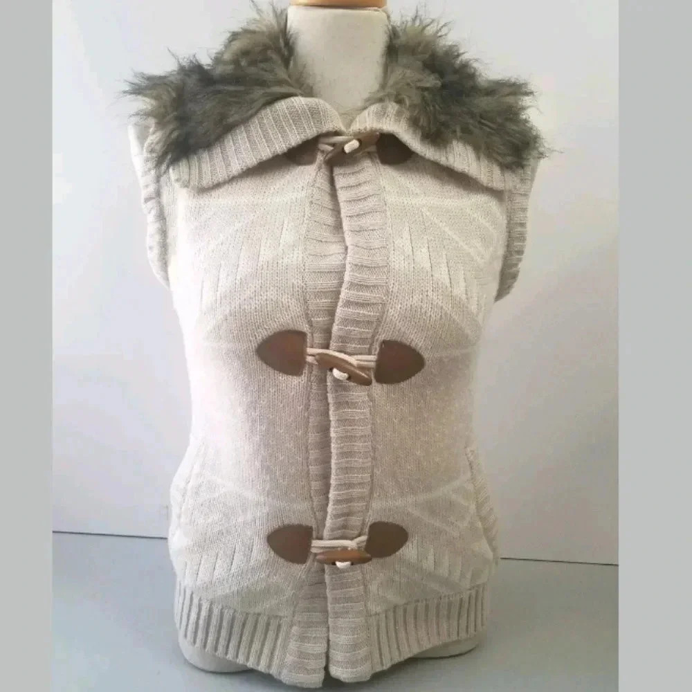 Pink Republic Sherpa Lined Sweater Vest Medium